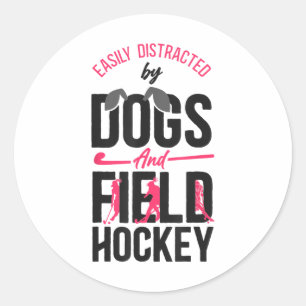 Sticker Rond Hockey sur gazon Chien facilement distrait par les