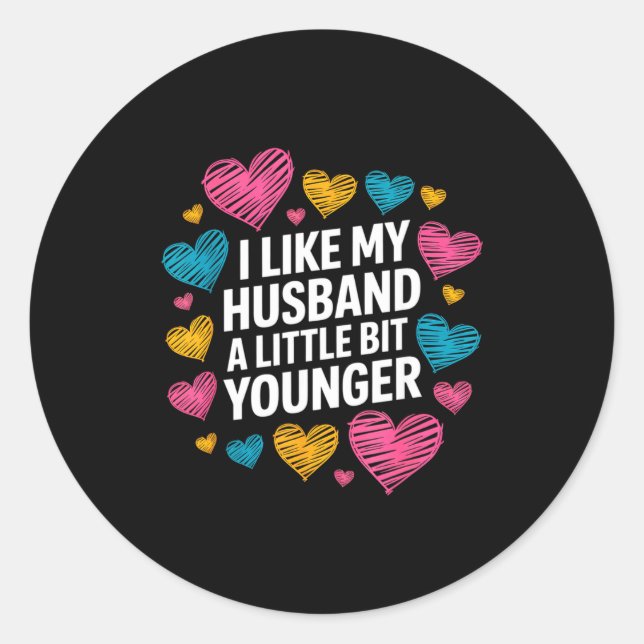 Sticker Rond I Like My Husband A Little Bit Younger Funny Sayin (Devant)
