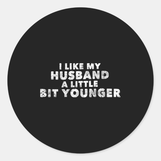 Sticker Rond I Like My Husband A Little Bit Younger Funny Sayin (Devant)