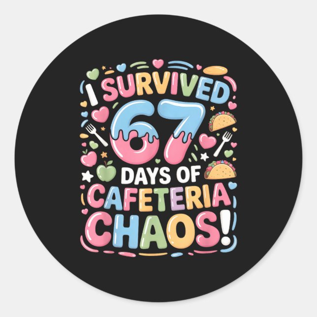 Sticker Rond I Survived 67 Days Of Cafeteria Chaos Meme Lunch M (Devant)