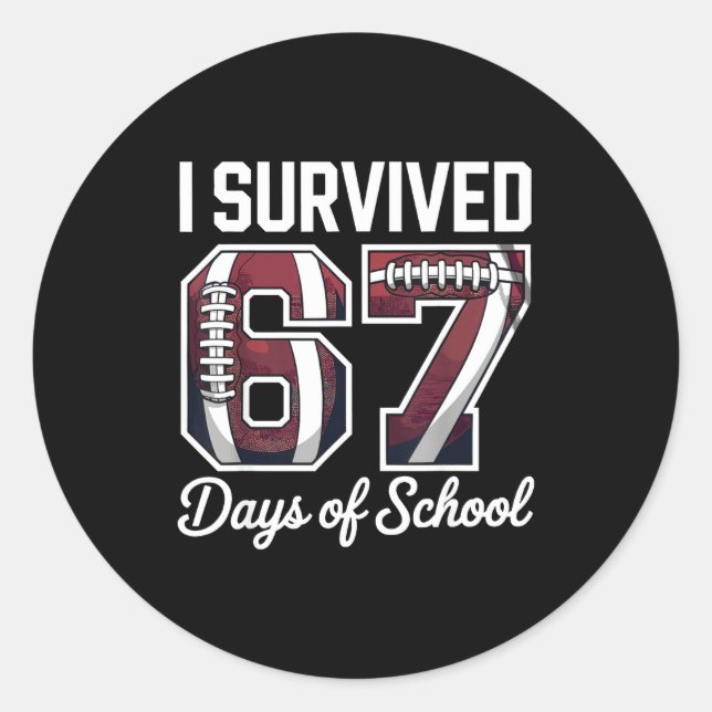Sticker Rond I Survived 67 Days Of School Funny Student Footbal (Devant)