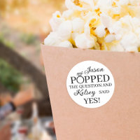 Il a posé la question Faveur de popcorn de fiançai