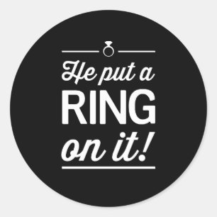 Sticker Rond Il Y A Mis Une Bague !