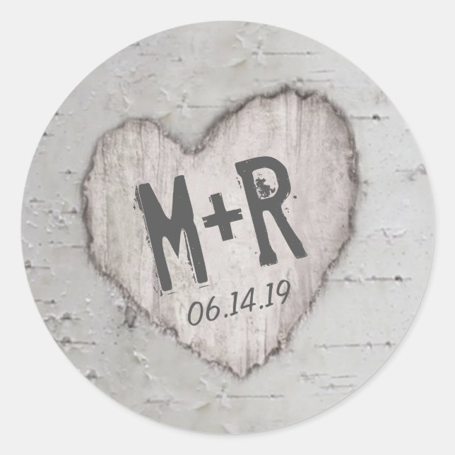 Sticker Rond Initiales de coeur sculpté rustique Mariage d'arbr (Devant)