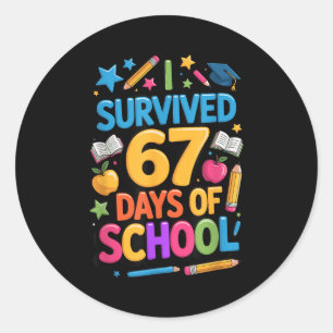 Sticker Rond J'ai survécu 67 jours d'école Drôle élève enseigna