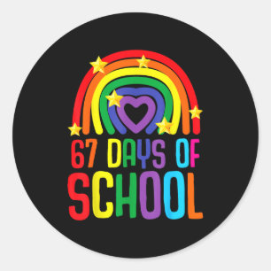 Sticker Rond J'ai survécu 67 jours d'école drôle mème étudiant 
