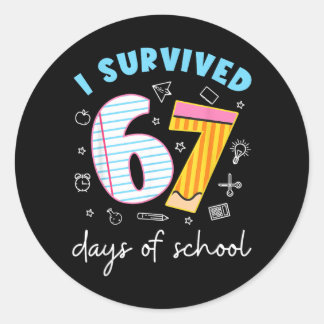 Sticker Rond J'ai survécu 67 jours d'école Mème drôle Professeu