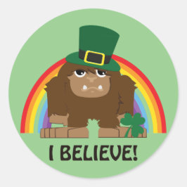 Sticker Rond Je Crois ! Bigfoot Leprechaun