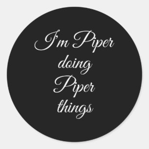 Sticker Rond Je suis Piper Doing Piper Things Drôle Anniversair