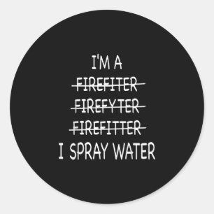 Sticker Rond Je Suis Un Pompier Drôle Mens Je Spray Eau Feu