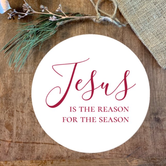 Sticker Rond Jésus est la raison de la saison Noël rouge (Jesus is the reason for the season Christmas envelope sticker. Modern elegant red typography.)