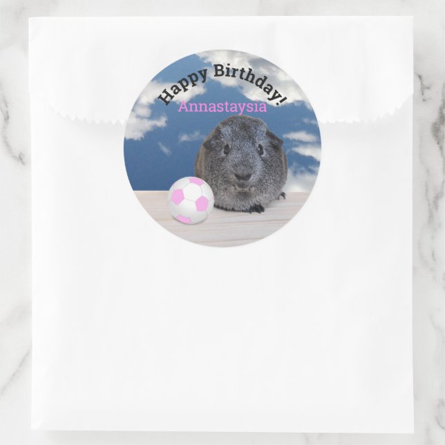 Sticker Rond Joyeux anniversaire de l'enfant Guinée Cochon rose (Sac)