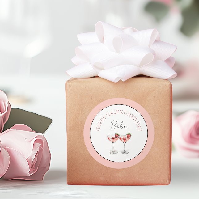 Sticker Rond Joyeux cocktails de fraises pour bébés à la Saint- (Happy Galentine's Day Babe Strawberry Cocktails Classic Round Sticker)