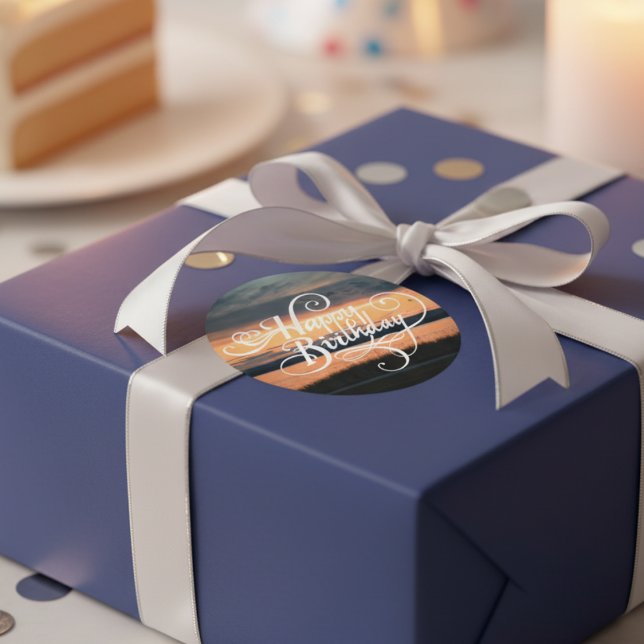 Sticker Rond Joyeux coucher du soleil d'anniversaire (Happy Birthday Sunset Classic Round Sticker)