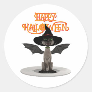 Sticker Rond Joyeux Halloween. Chat avec ailes et casquette de