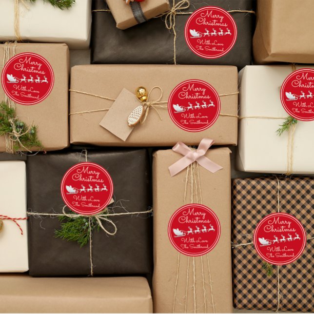 Sticker Rond Joyeux Noël Arbre Nom Rouge Argent Père Noël Sleig (Merry Christmas Tree Name Red Silver Santa Sleigh Classic Round Sticker)