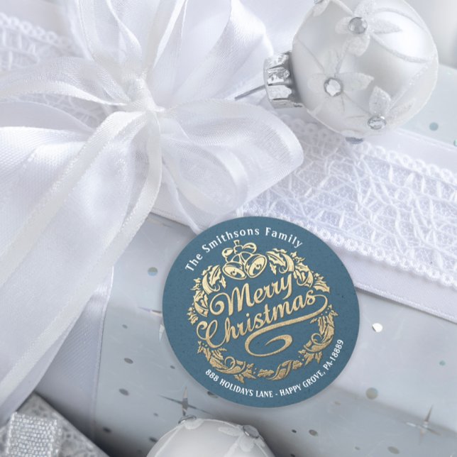 Sticker Rond Joyeux Noël Holly Wreath RSVP Gold Blue (Merry Christmas Holly Wreath RSVP Gold Blue Classic Round Sticker)