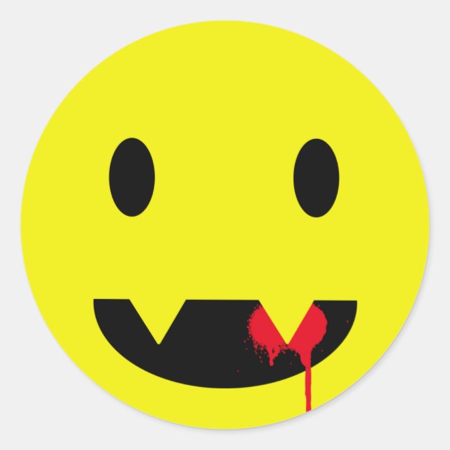 Sticker Rond Joyeux visage avec des crocs et des tee-shirts de  (Devant)