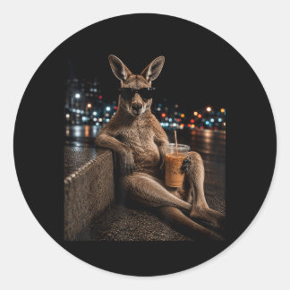 Sticker Rond Kangourou drôle café glacé mème d'animal drôle