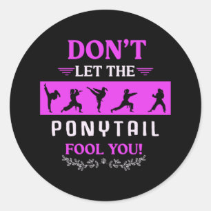Sticker Rond Karate Girl Funny Black Belt Taekwondo Combattre