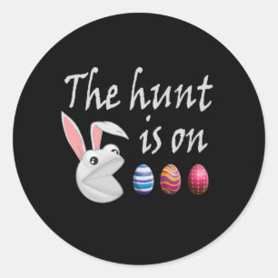 Sticker Rond La chasse est sur la chasse aux oeufs de lapin de