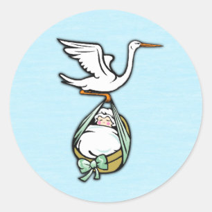Sticker Rond La cigogne porte un bébé garçon bleu
