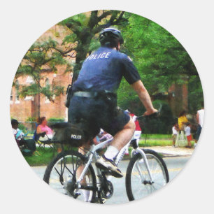Sticker Rond La police va à vélo la patrouille