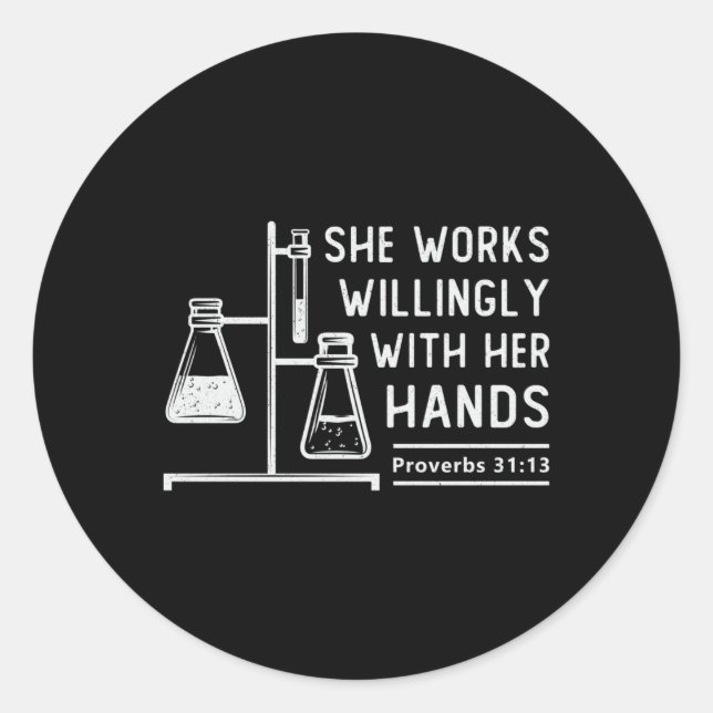 Sticker Rond Lab Tech Elle travaille volontiers en laboratoire  (Devant)