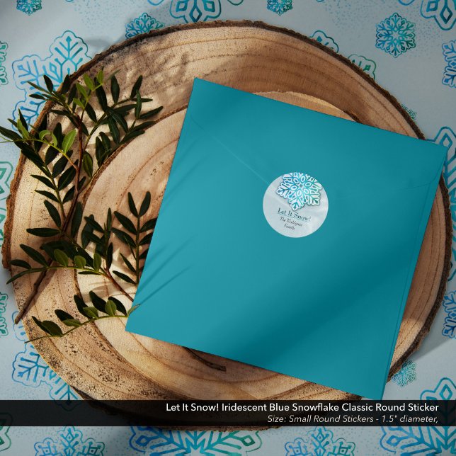 Sticker Rond Laisse-Le Neiger ! Cool Iridescendant Flèche de ne (Let It Snow! Iridescent Cool Blue Snowflake Classic Round Sticker)