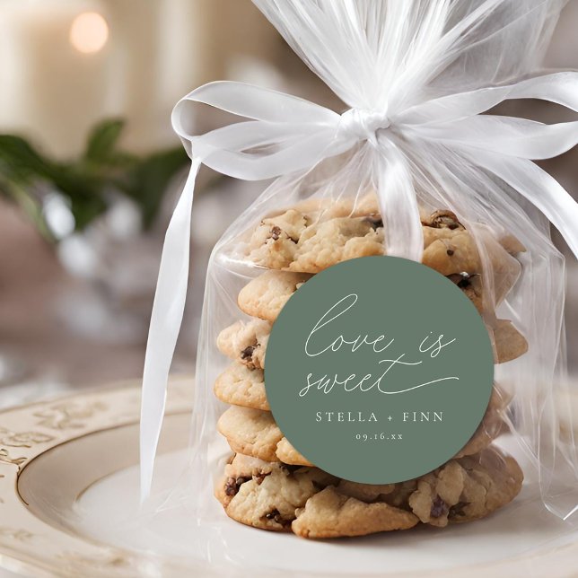 Sticker Rond L'amour du script moderne est Mariage sucré (Modern Script Love Is Sweet Wedding Classic Round Sticker)