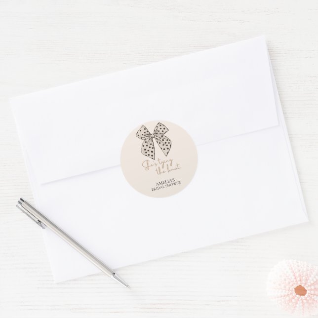 Sticker Rond Lancement de la mariée avec un nœud beige  (Enveloppe)