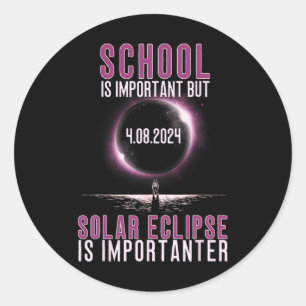 Sticker Rond L'École Est Importante, Mais L'Éclipse Solaire Est