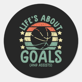 Sticker Rond Les garçons de basketball amusants se donnent des 