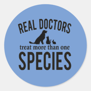 Sticker Rond Les vrais médecins traitent plus d'une espèce Stic