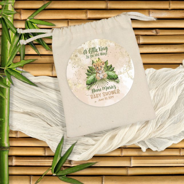 Sticker Rond Lion Cub Un Petit Roi Est En Chemin Baby shower (Créateur téléchargé)