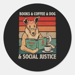 Sticker Rond Livres & Café Chien Social Justice Chien Vintage L