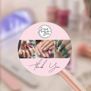 Sticker Rond Logo de script rose poudré Photo Salon de manucure