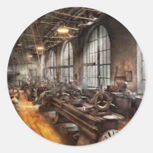Sticker Rond Machiniste - Une salle pleine de tours
