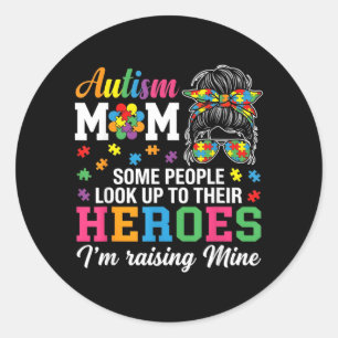 Sticker Rond Maman sensibilisée à l'autisme élevant des héros F