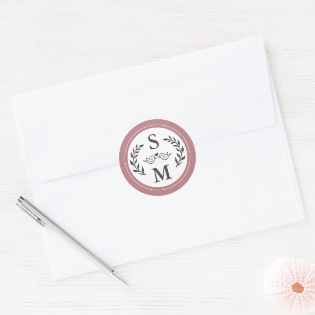 Sticker Rond Mariage élégant Monogramme moderne Dusty Rose Fave (Enveloppe)