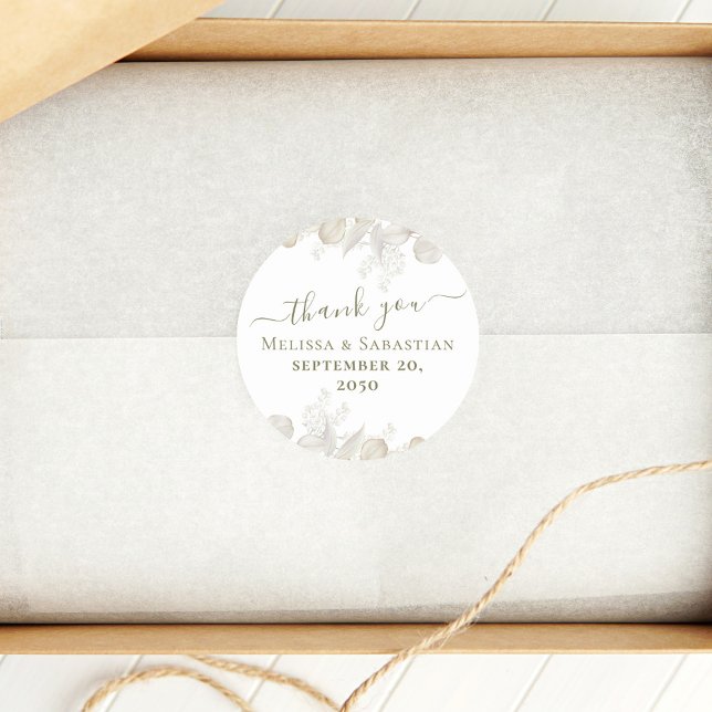 Sticker Rond Mariage simple Merci élégant Sage vert (Elegant wedding sage green favor sticker label with elegant greenery.)