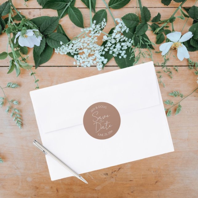 Sticker Rond Mariage stylisé Mocha Enregistrer la date (In Situ Wedding)