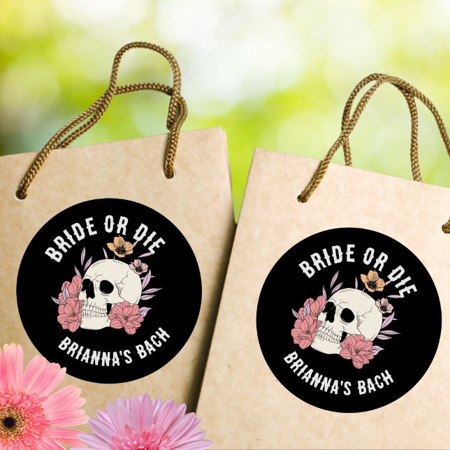 Sticker Rond Marie ou mourir, crâne rétro noir, enterrement de  (Bride or die black retro skull bachelorette party stickers till death do us party stickers)
