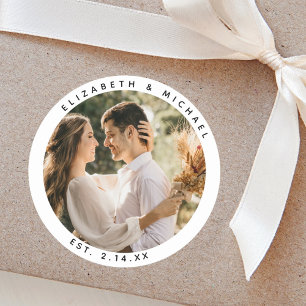 Sticker Rond Mariée élégante et couple de chambre photo mariage