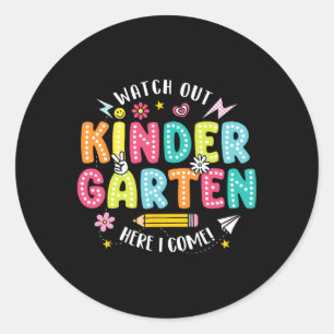 Sticker Rond Maternelle Attention Me Voici Tshirt Enseignante M