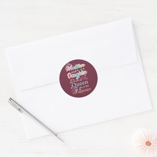 Sticker Rond Mather et sa fille, c'est sa reine, (Enveloppe)