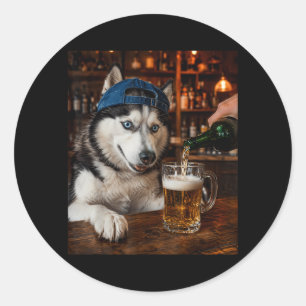 Sticker Rond Mème de chien drôle de Husky sibérien buvant de la