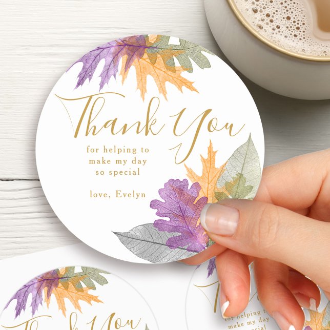 Sticker Rond Merci Feuilles d'Automne Élégant Script Or (October Leaves thank you sticker with fully editable gold text and autumn fall leaf design)
