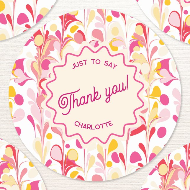 Sticker Rond Merci Retro Abstrait Rose Wavy Personnalisé (Modern retro groovy abstract pink yellow personalized custom text thank you sticker)