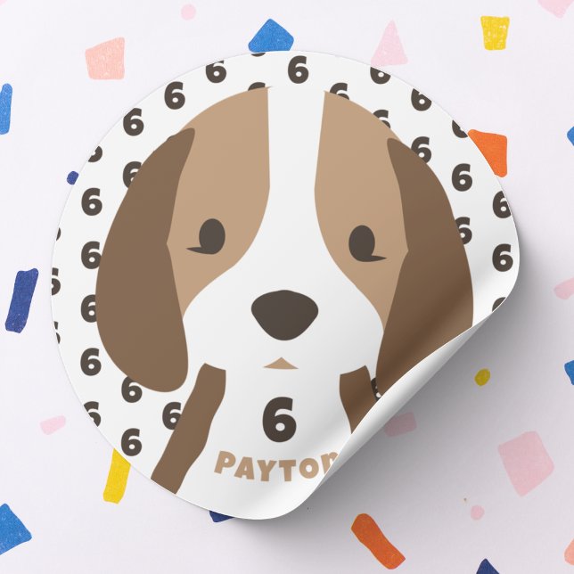 Sticker Rond Mignonne Chien Chien Âge et nom Fête d'anniversair (puppy dog birthday party sticker with cute puppy and custom age and name)